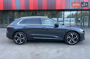 Внедорожник / Кроссовер Audi Q8 e-tron 2023 в 