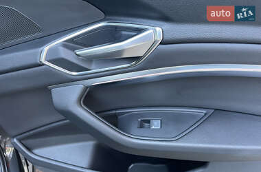 Внедорожник / Кроссовер Audi Q8 e-tron 2023 в 