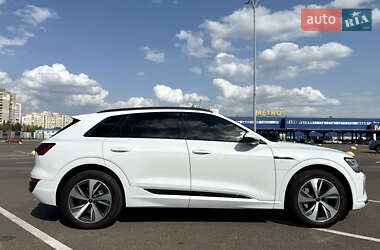 Внедорожник / Кроссовер Audi Q8 e-tron 2023 в 