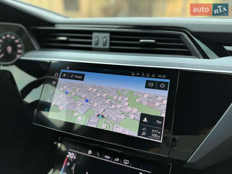 Позашляховик / Кросовер Audi Q8 e-tron 2023 в Львові