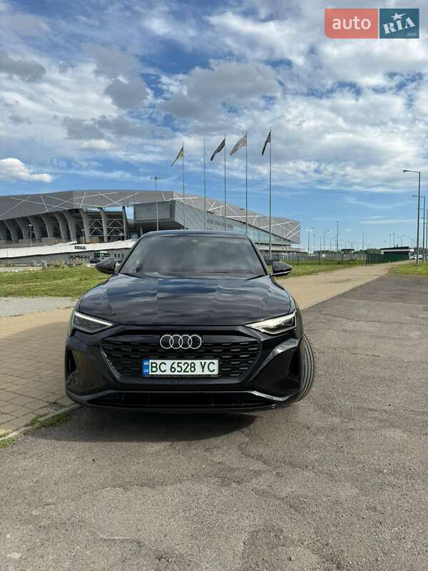 Позашляховик / Кросовер Audi Q8 e-tron 2023 в Львові