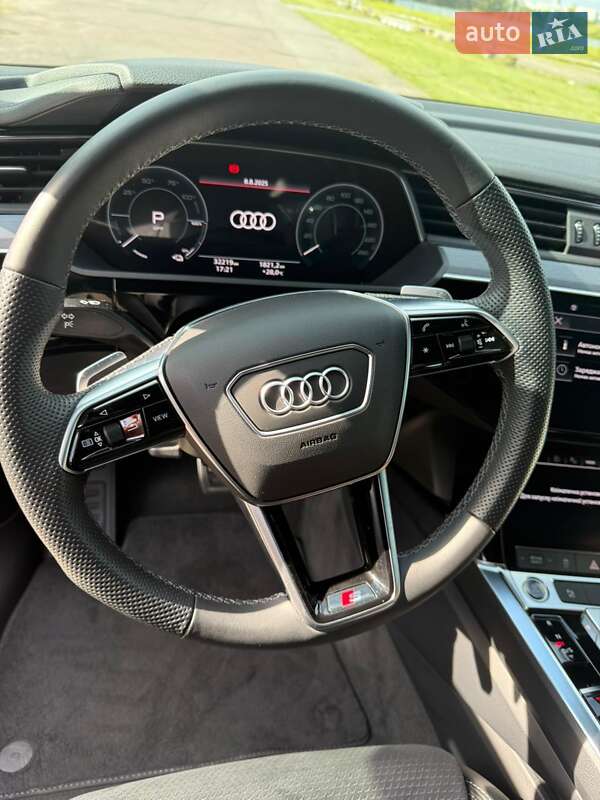 Позашляховик / Кросовер Audi Q8 e-tron 2023 в Львові