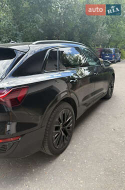 Внедорожник / Кроссовер Audi Q8 e-tron 2023 в 