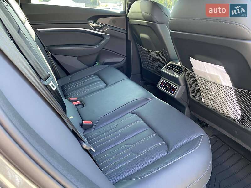 Внедорожник / Кроссовер Audi Q8 e-tron 2023 в Днепре