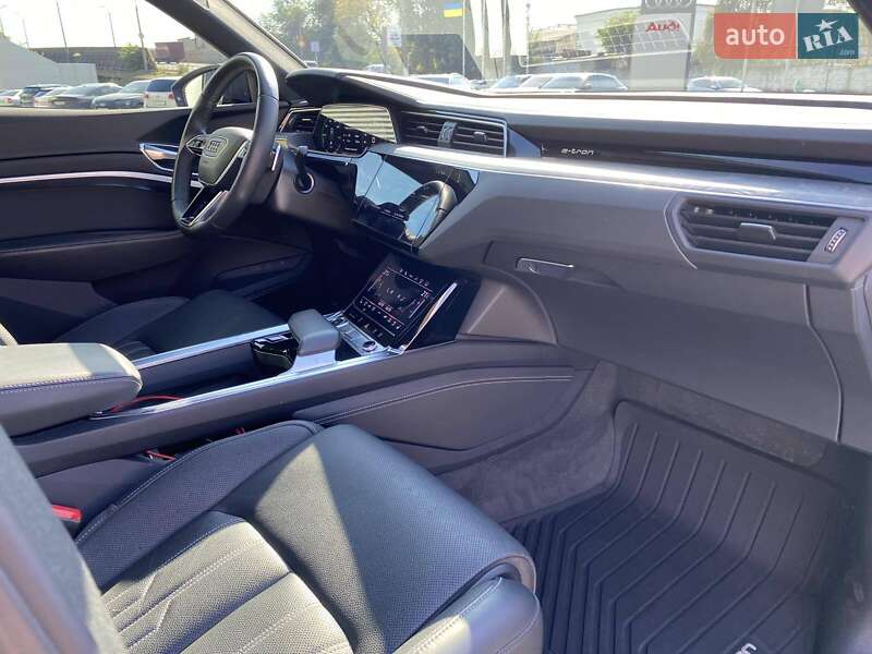 Внедорожник / Кроссовер Audi Q8 e-tron 2023 в Днепре