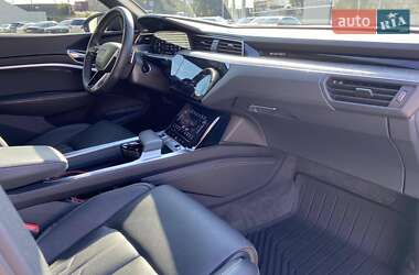 Внедорожник / Кроссовер Audi Q8 e-tron 2023 в 