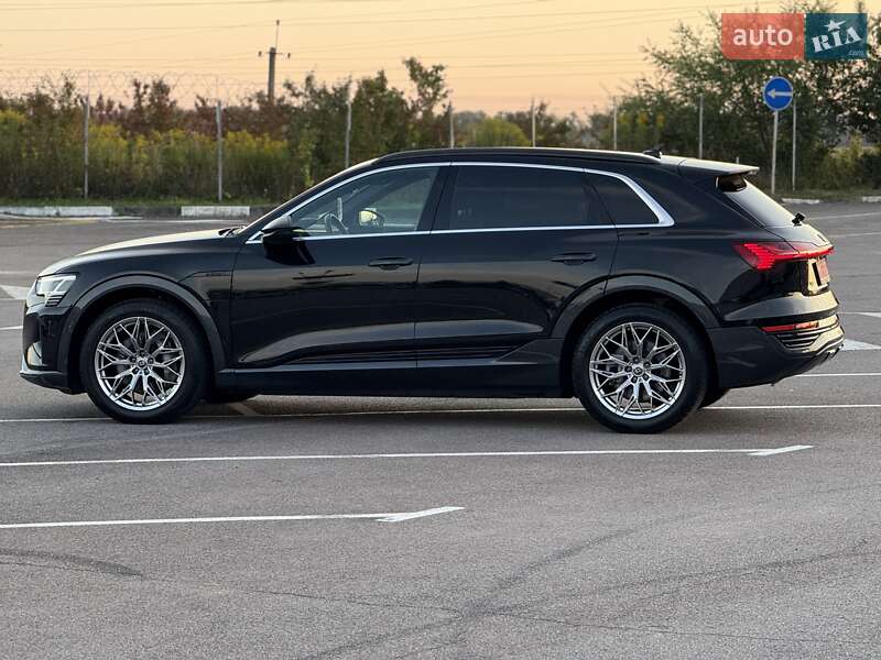 Внедорожник / Кроссовер Audi Q8 e-tron 2023 в Ровно