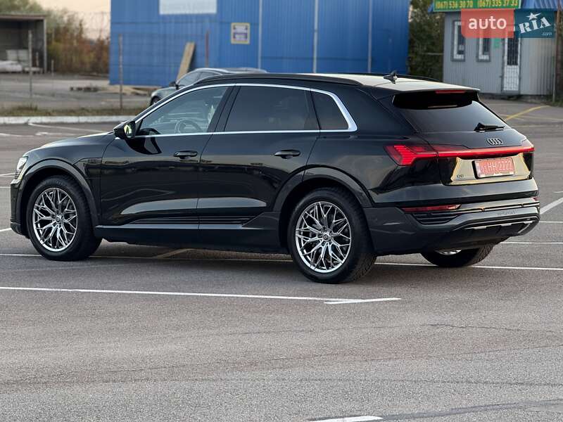 Внедорожник / Кроссовер Audi Q8 e-tron 2023 в Ровно