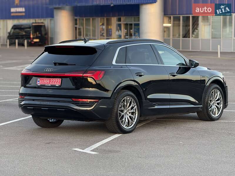 Внедорожник / Кроссовер Audi Q8 e-tron 2023 в Ровно