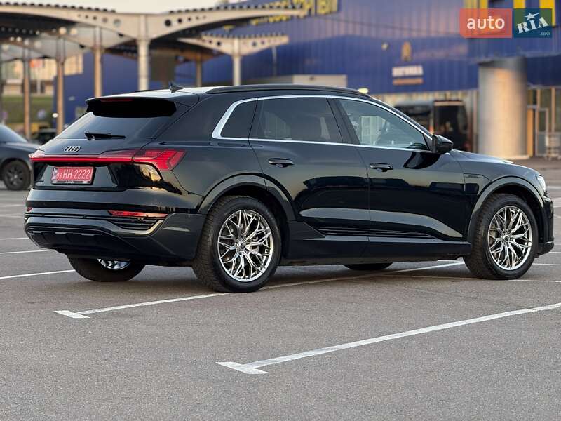 Внедорожник / Кроссовер Audi Q8 e-tron 2023 в Ровно