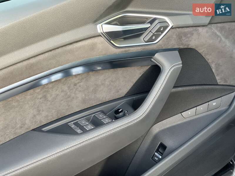 Внедорожник / Кроссовер Audi Q8 e-tron 2023 в Ровно