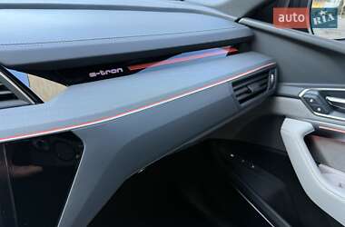 Внедорожник / Кроссовер Audi Q8 e-tron 2024 в 