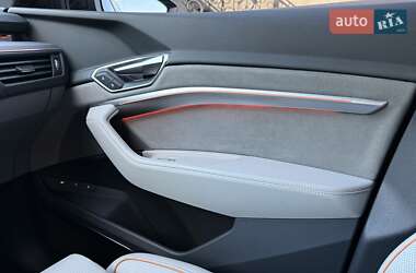 Внедорожник / Кроссовер Audi Q8 e-tron 2024 в 