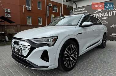 Позашляховик / Кросовер Audi Q8 e-tron 2023 в 