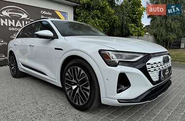 Позашляховик / Кросовер Audi Q8 e-tron 2023 в 