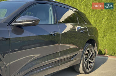 Внедорожник / Кроссовер Audi Q8 e-tron 2023 в 