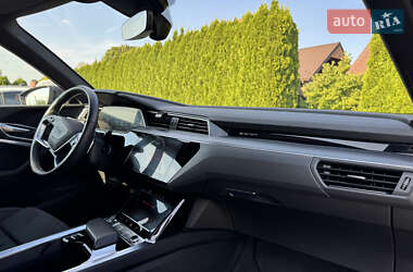 Внедорожник / Кроссовер Audi Q8 e-tron 2023 в 