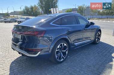 Позашляховик / Кросовер Audi Q8 e-tron 2023 в 