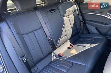 Позашляховик / Кросовер Audi Q8 e-tron 2023 в 