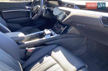 Позашляховик / Кросовер Audi Q8 e-tron 2023 в 
