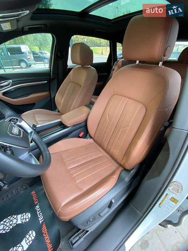 Внедорожник / Кроссовер Audi Q8 e-tron 2023 в Хмельницком