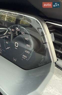 Позашляховик / Кросовер Audi Q8 e-tron 2023 в 
