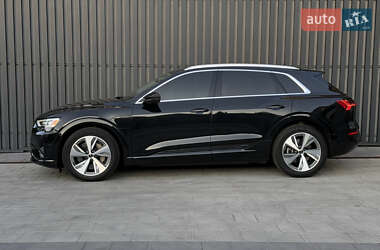 Позашляховик / Кросовер Audi Q8 e-tron 2023 в 