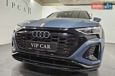 Позашляховик / Кросовер Audi Q8 e-tron 2023 в 