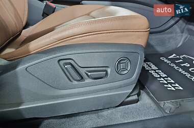 Позашляховик / Кросовер Audi Q8 e-tron 2023 в 