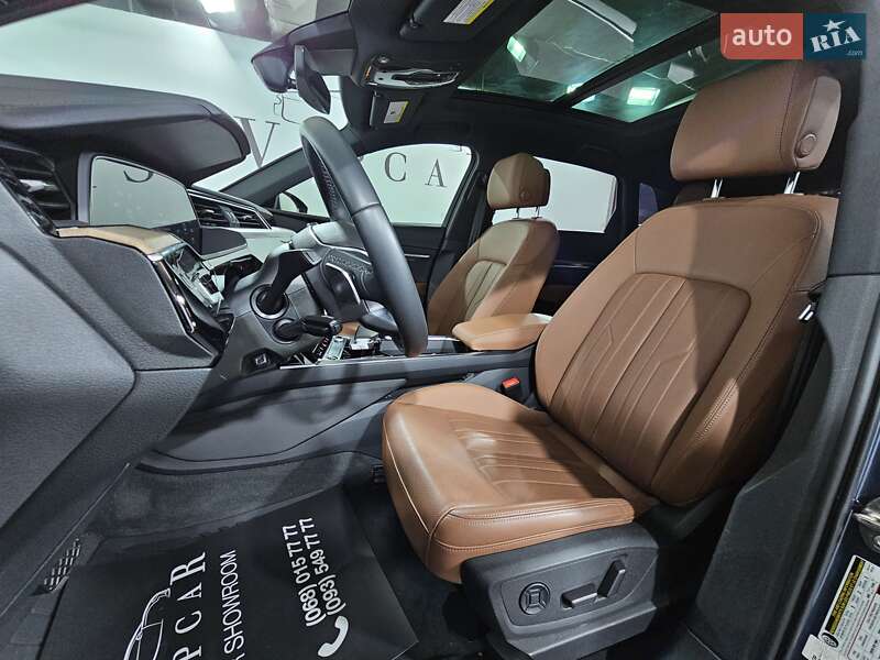 Позашляховик / Кросовер Audi Q8 e-tron 2023 в Києві
