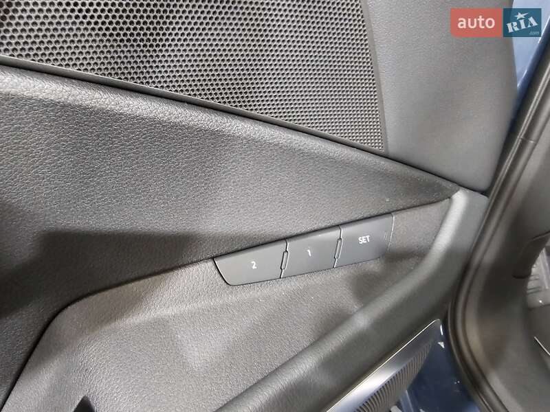 Позашляховик / Кросовер Audi Q8 e-tron 2023 в Києві