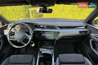 Позашляховик / Кросовер Audi Q8 e-tron 2023 в 