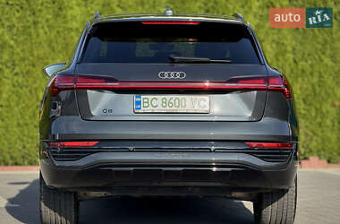 Позашляховик / Кросовер Audi Q8 e-tron 2023 в 