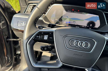 Позашляховик / Кросовер Audi Q8 e-tron 2023 в 