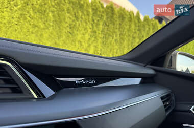 Позашляховик / Кросовер Audi Q8 e-tron 2023 в 