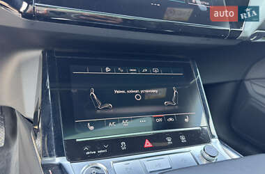Позашляховик / Кросовер Audi Q8 e-tron 2023 в 