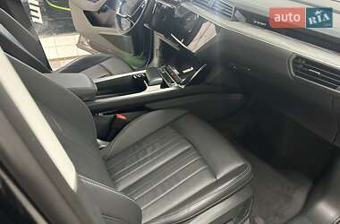 Позашляховик / Кросовер Audi Q8 e-tron 2023 в 