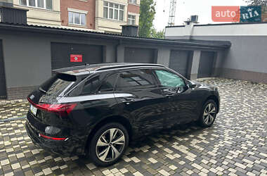 Позашляховик / Кросовер Audi Q8 e-tron 2023 в 