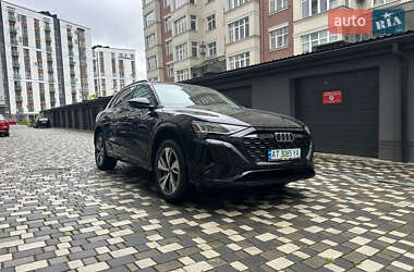 Позашляховик / Кросовер Audi Q8 e-tron 2023 в 
