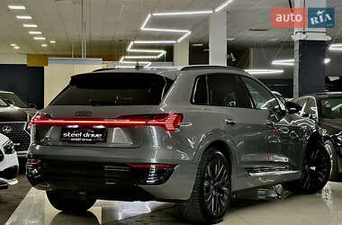 Позашляховик / Кросовер Audi Q8 e-tron 2023 в 