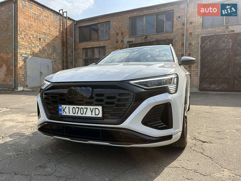 Позашляховик / Кросовер Audi Q8 e-tron 2023 в Києві