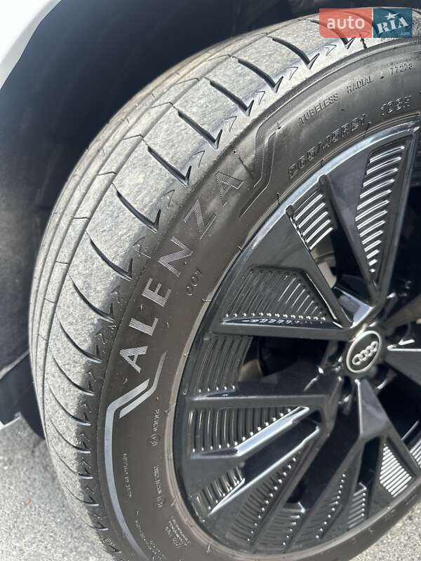 Внедорожник / Кроссовер Audi Q8 e-tron 2023 в Киеве