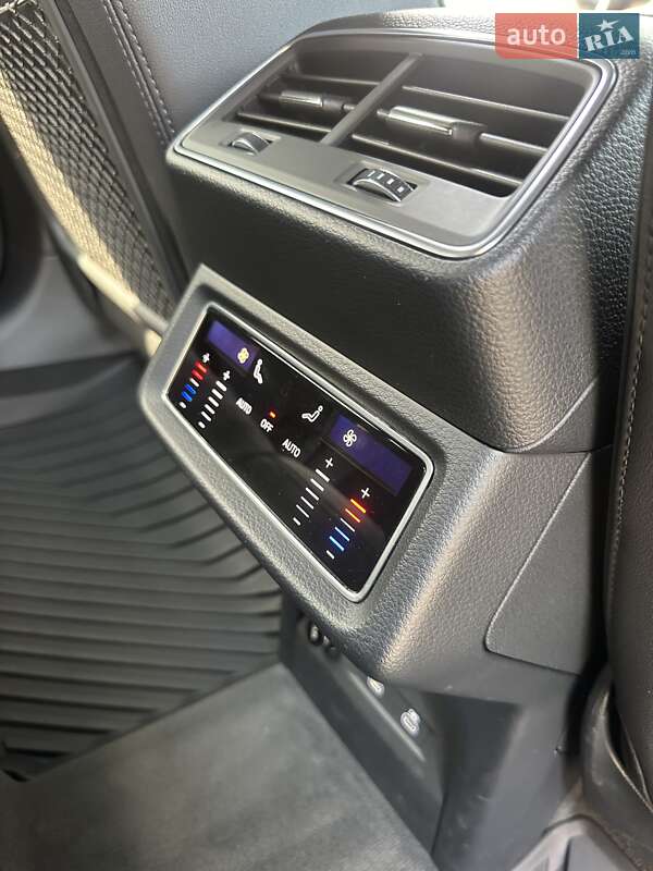 Позашляховик / Кросовер Audi Q8 e-tron 2023 в Києві