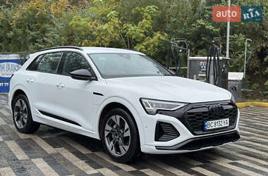 Позашляховик / Кросовер Audi Q8 e-tron 2023 в 