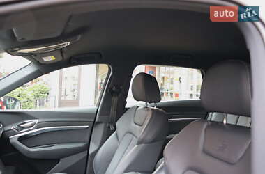 Позашляховик / Кросовер Audi Q8 e-tron 2023 в 