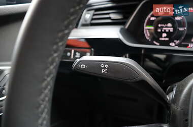 Позашляховик / Кросовер Audi Q8 e-tron 2023 в 