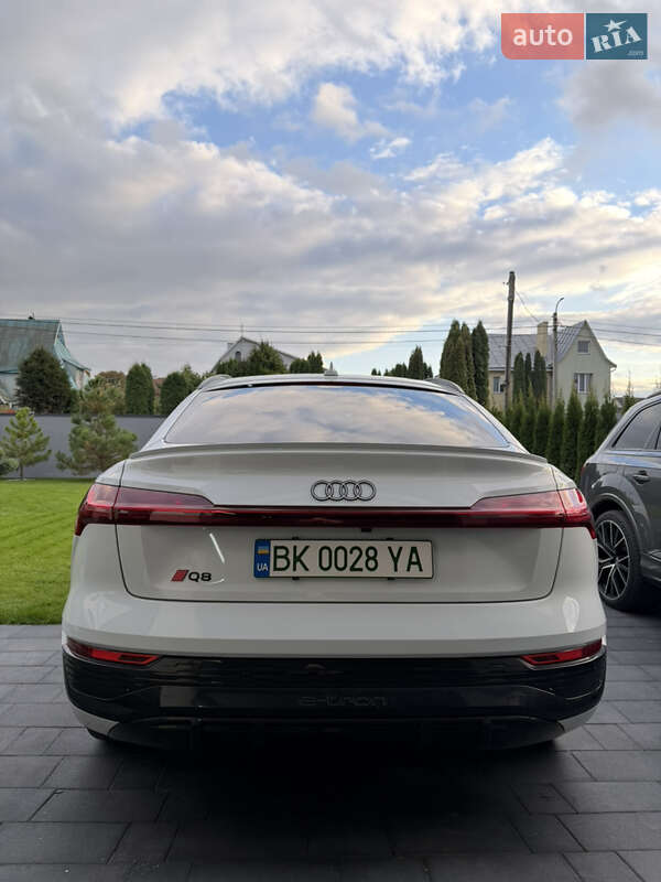 Внедорожник / Кроссовер Audi Q8 e-tron 2023 в Ровно
