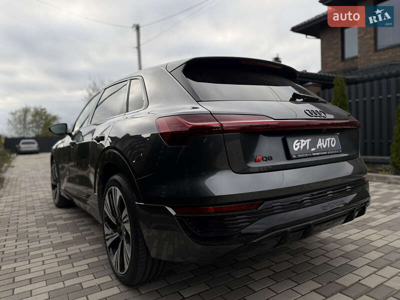 Позашляховик / Кросовер Audi Q8 e-tron 2024 в Києві