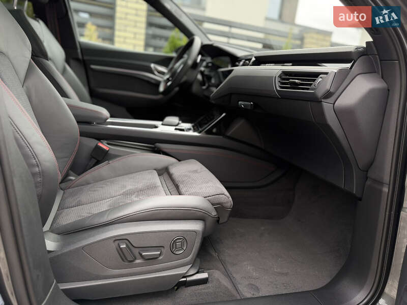 Позашляховик / Кросовер Audi Q8 e-tron 2024 в Києві