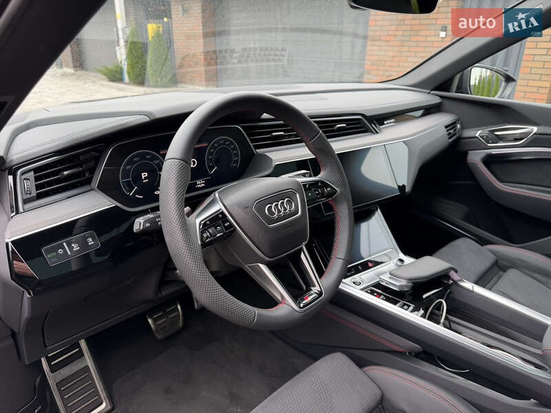 Позашляховик / Кросовер Audi Q8 e-tron 2024 в Києві